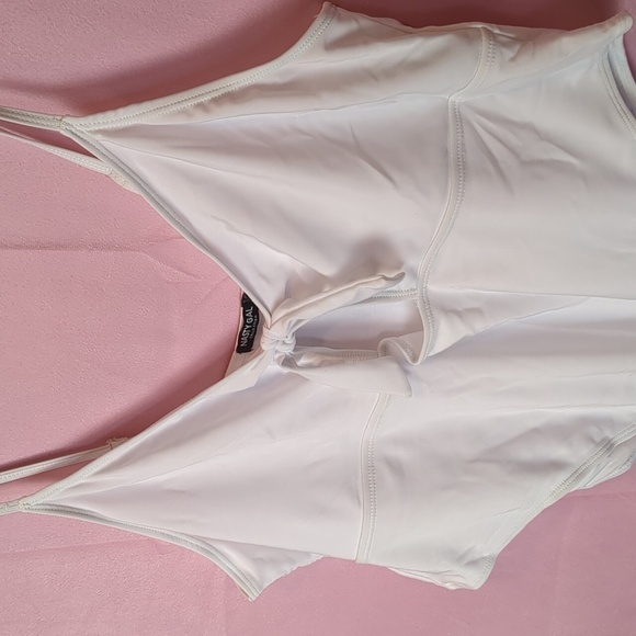 Nasty Gal Plus Basic Tie Front Swimsuit in White with Adjustable Straps Size 20 - Picture 2 of 6